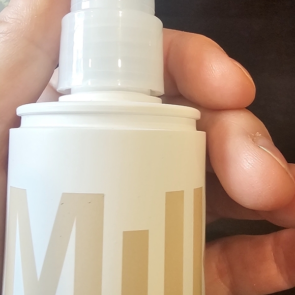 Milk Makeup Blur Spray 2.3 fl.oz - Picture 5 of 6
